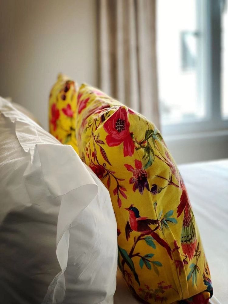 Chapter 1 Hotels Basic Double Room, Ensuite (Call Hotel) 4