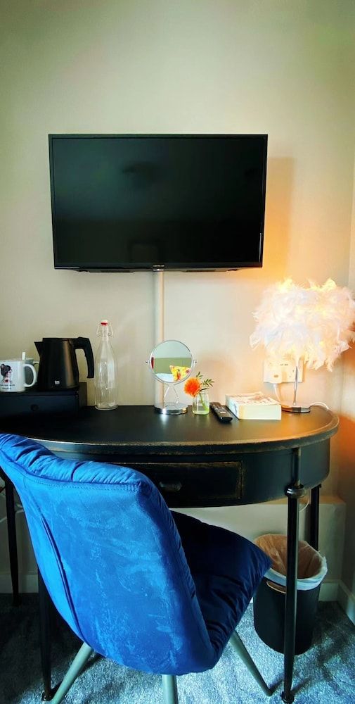 Chapter 1 Hotels Basic Double Room, Ensuite (Call Hotel) 5