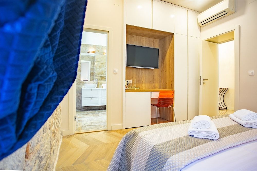 Split Best4Stay Luxury Rooms City Double Room, 1 King Bed (2) 9