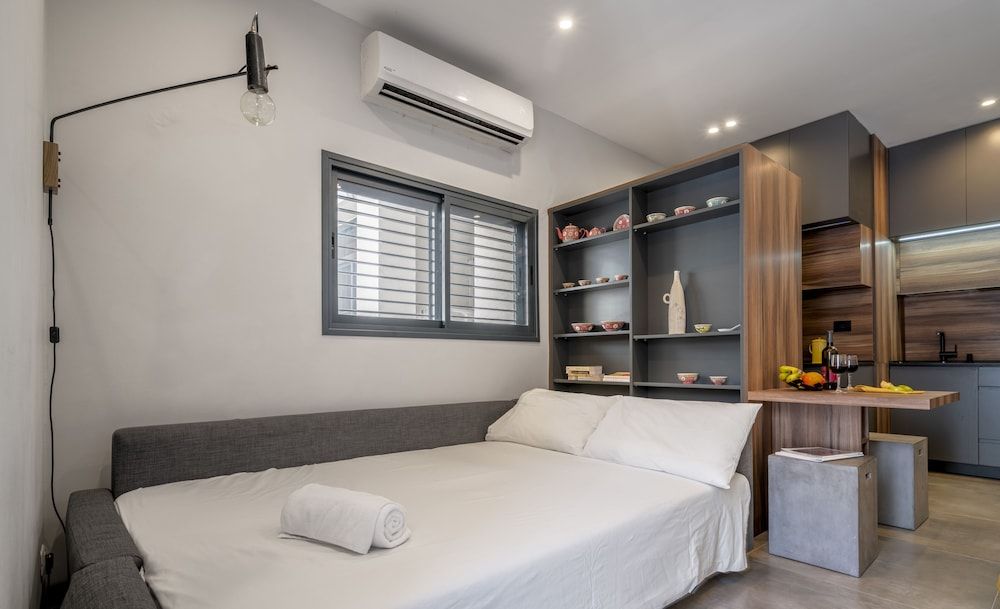 Sunny Studio Near the Beach by Sea N Rent Studio, Non Smoking, Balcony 4