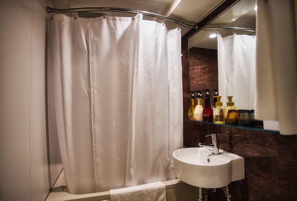 Hotel Vine Osaka Kitahama Double Room, Non Smoking 4