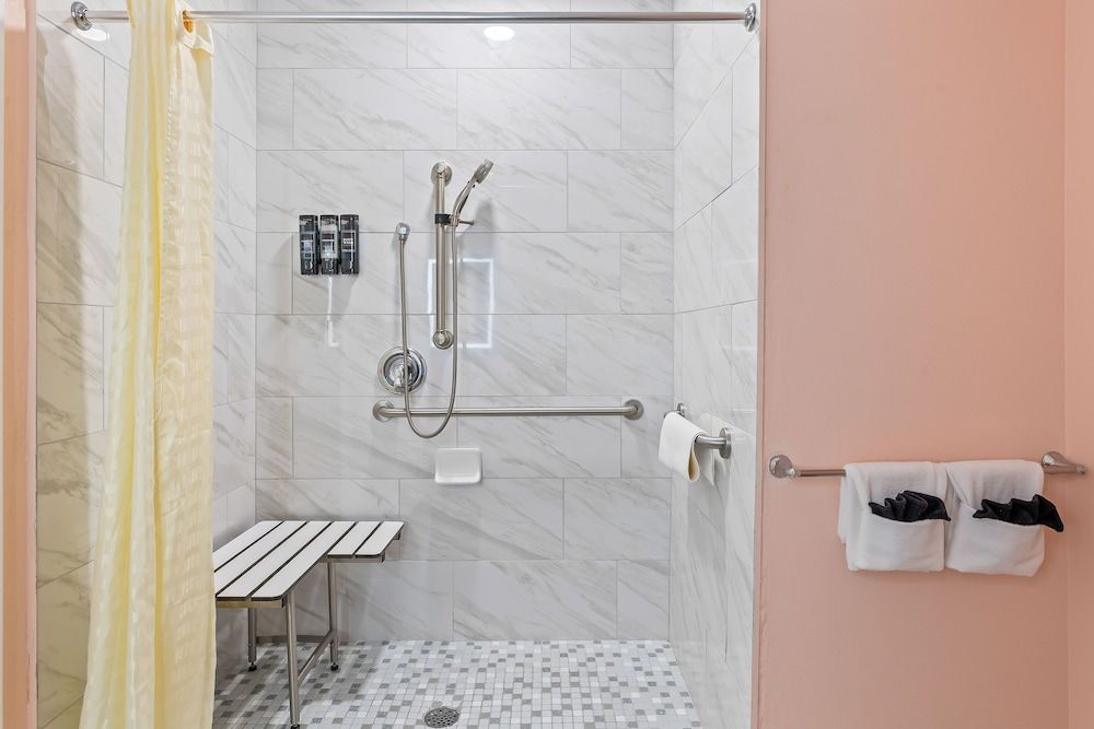 Atlantic Shores Motel Standard Room, 1 Queen Bed, Roll-in Shower, Non Smoking 5