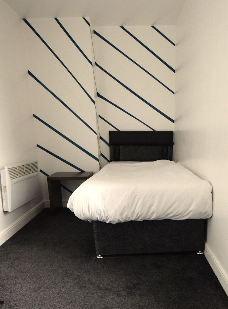 OYO Victoria Apartments Standard Single Room, Shared Bathroom
