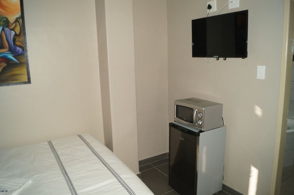 Miraton Eastgate Suites Standard Room (Queen) 13