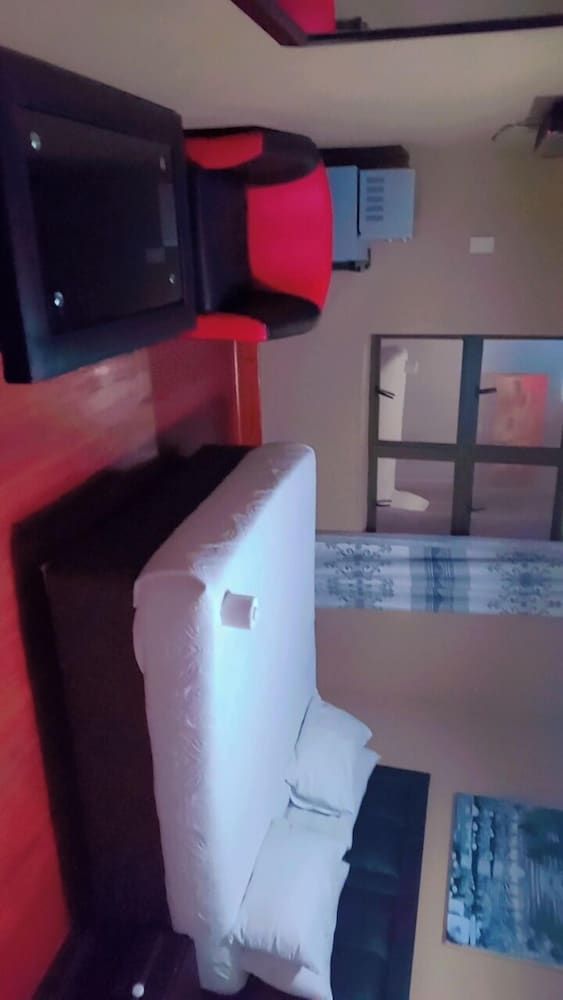 Miraton Eastgate Suites Standard Room (Queen) 12