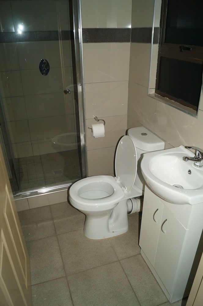 Miraton Eastgate Suites Standard Room (Queen) 11