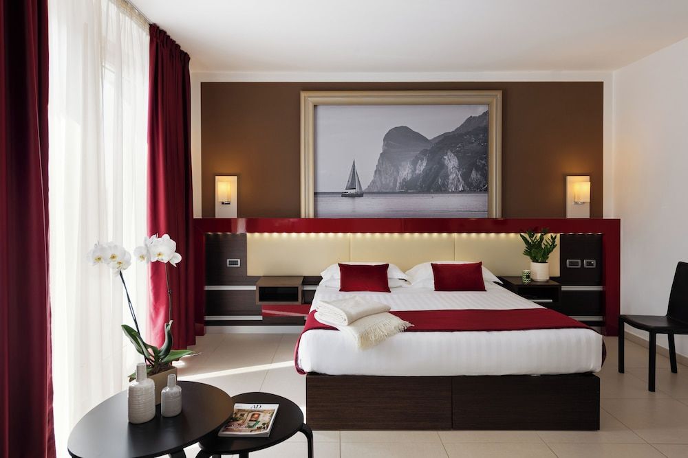 Kairos Garda Hotel Quadruple Room 3