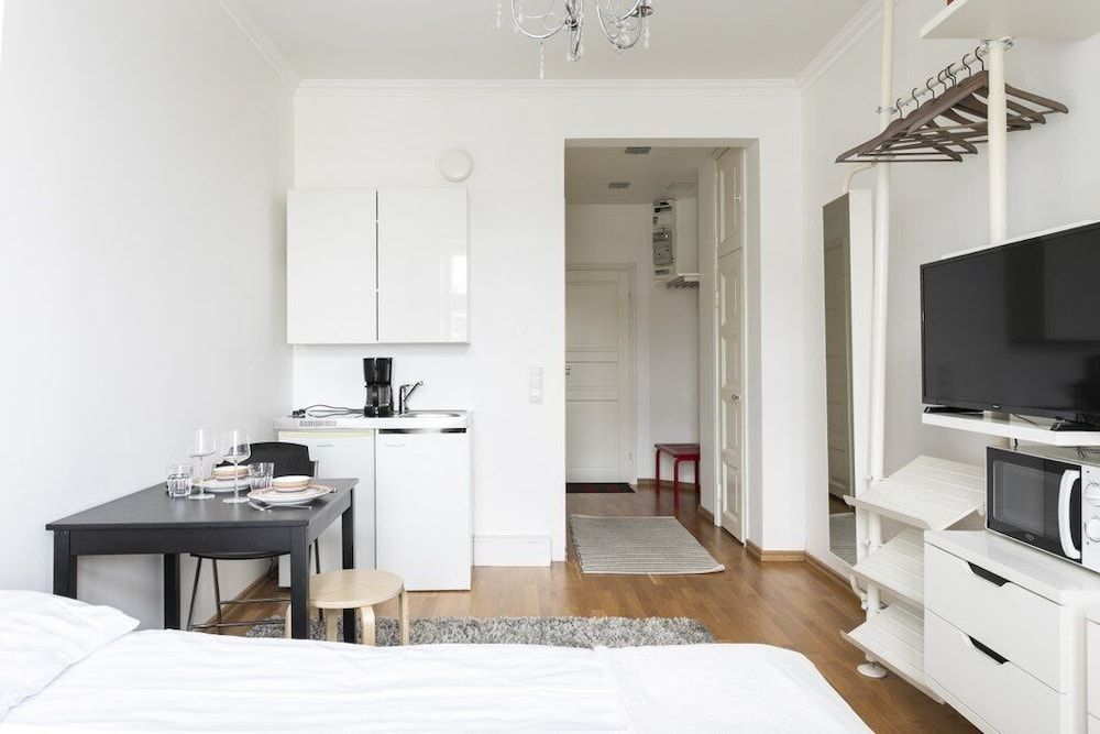 2ndhomes Bright Top Floor Studio in Fredrikinkatu City Studio, 1 Queen Bed, City View 7