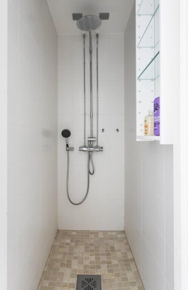 2ndhomes Bright Top Floor Studio in Fredrikinkatu City Studio, 1 Queen Bed, City View 9