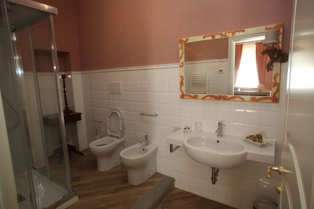 Residenza D'Epoca Villa Agnolaccio Deluxe Triple Room 8