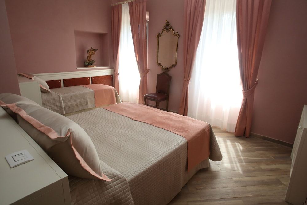 Residenza D'Epoca Villa Agnolaccio Deluxe Triple Room 4