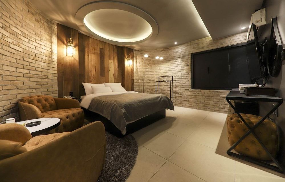 undefined Rainbow Hotel 5