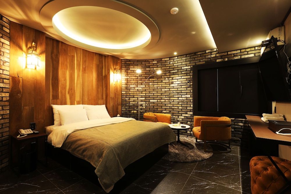 undefined Rainbow Hotel