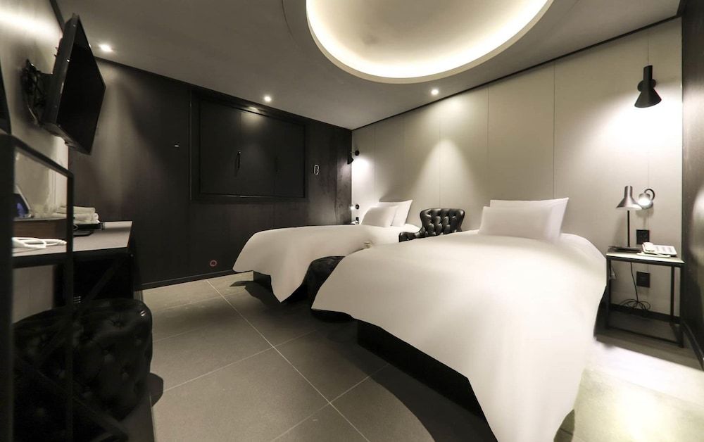 undefined Rainbow Hotel 10