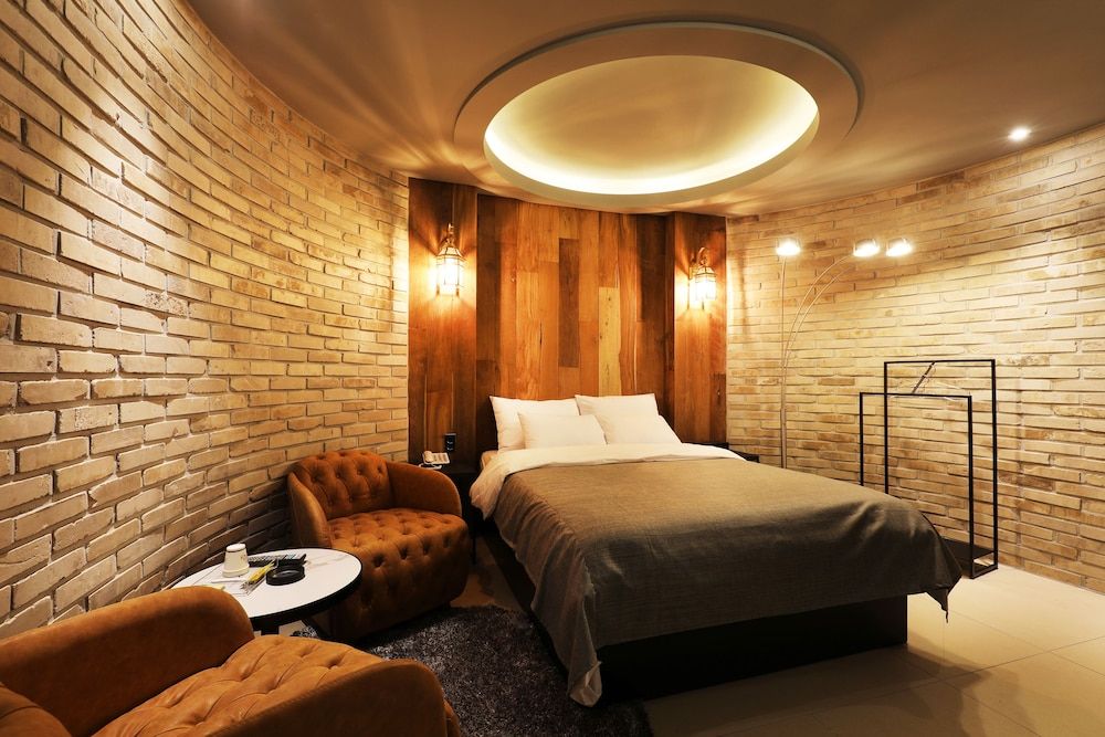 undefined Rainbow Hotel 7