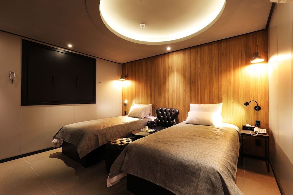 undefined Rainbow Hotel 2
