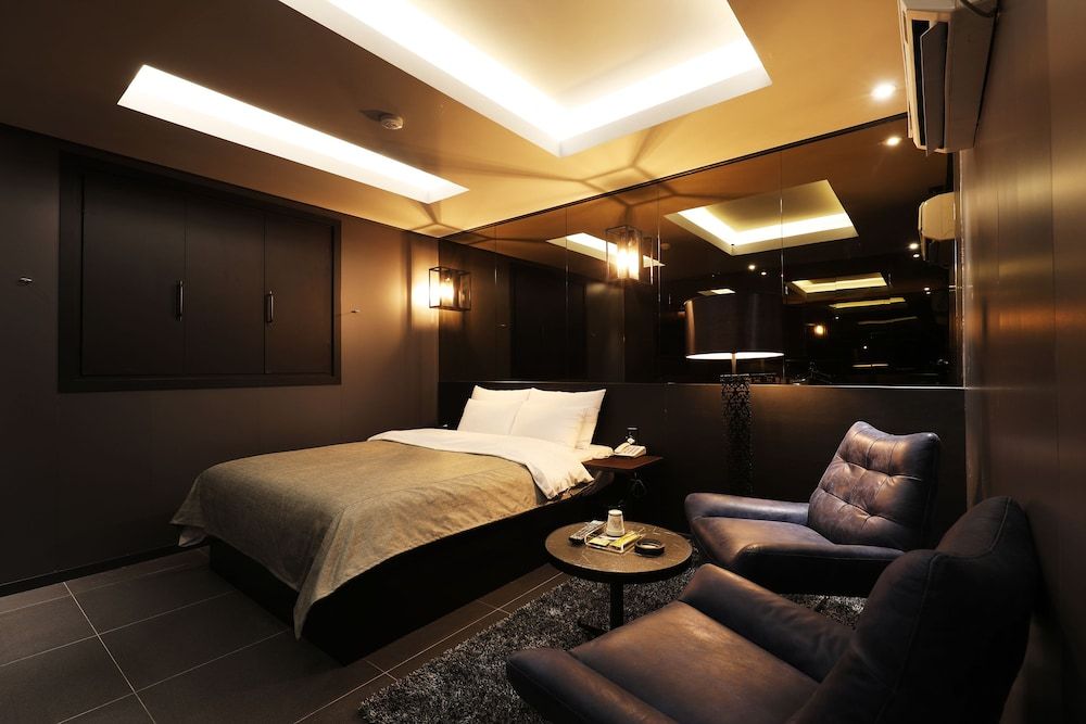 undefined Rainbow Hotel 3