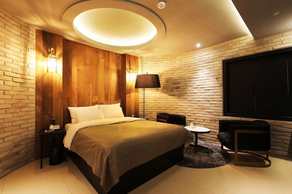 undefined Rainbow Hotel 6