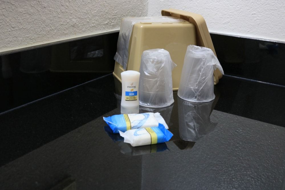 Heritage Inn & Suites Deluxe Room, 1 King Bed 7