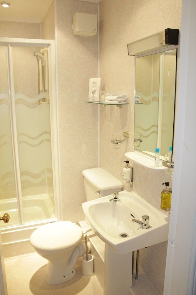 Highfield Guest House Twin Room, Ensuite 9