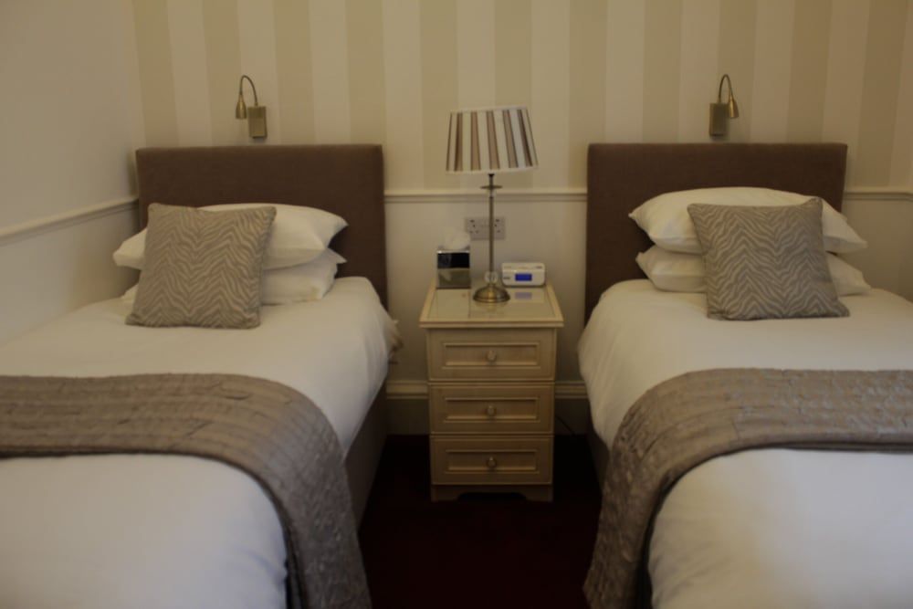 Highfield Guest House Twin Room, Ensuite 2