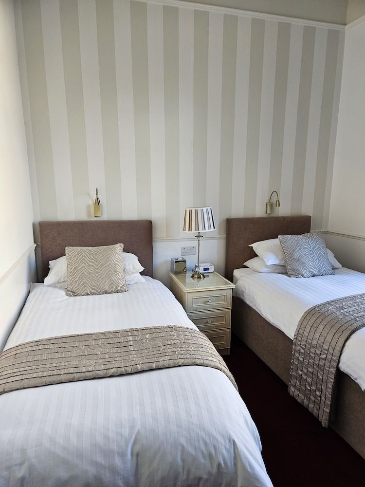 Highfield Guest House Twin Room, Ensuite 4