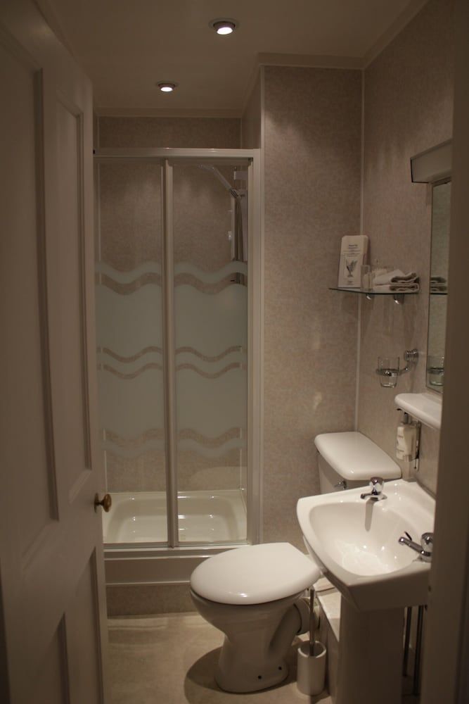 Highfield Guest House Twin Room, Ensuite 10