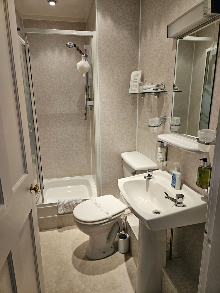 Highfield Guest House Twin Room, Ensuite 11