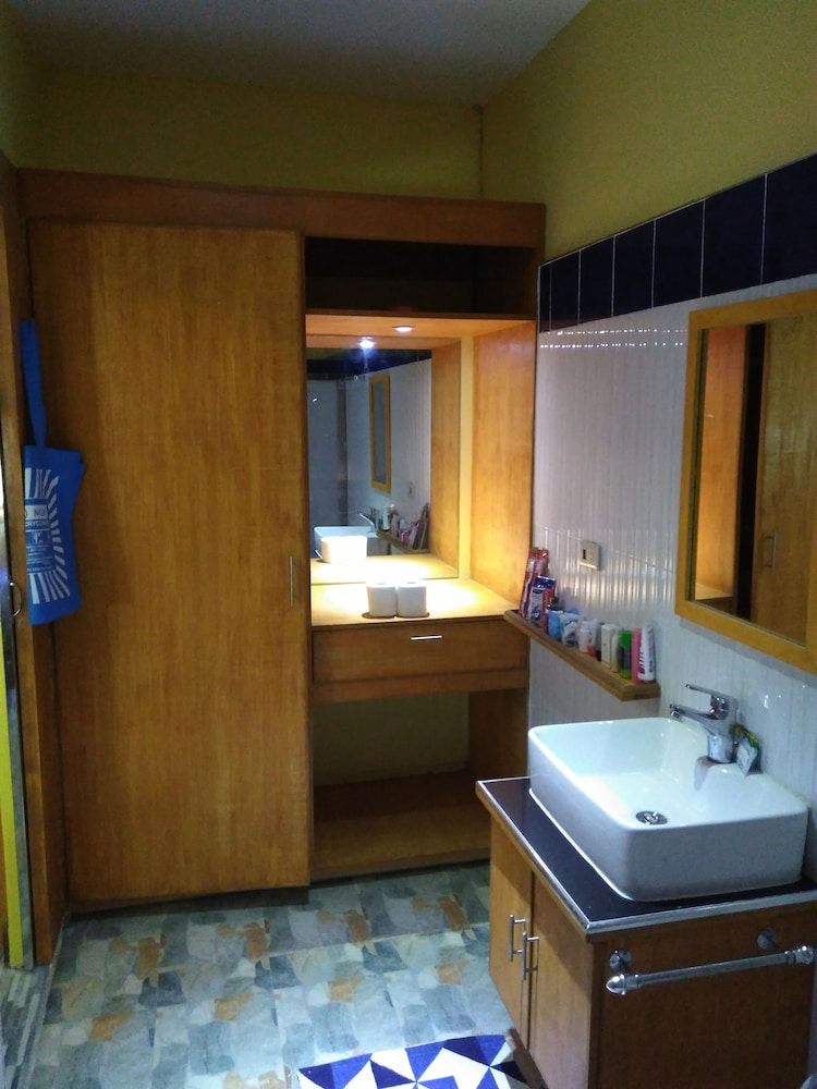 Mango's Beachfront Resort Superior Room, Non Smoking 7