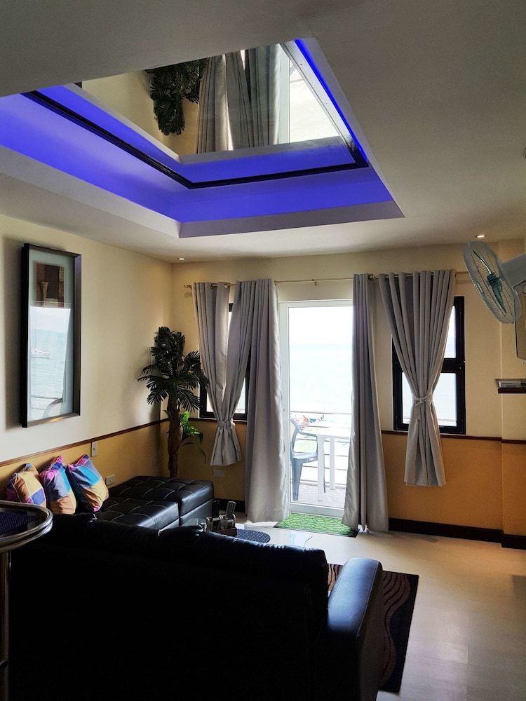 Mango's Beachfront Resort Premier Suite, Ocean View 4