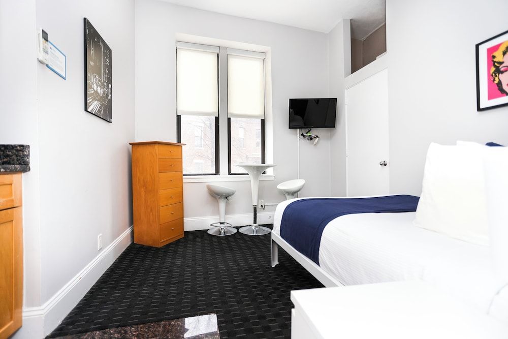 undefined Maverick Suites at 400 Columbus Ave 7