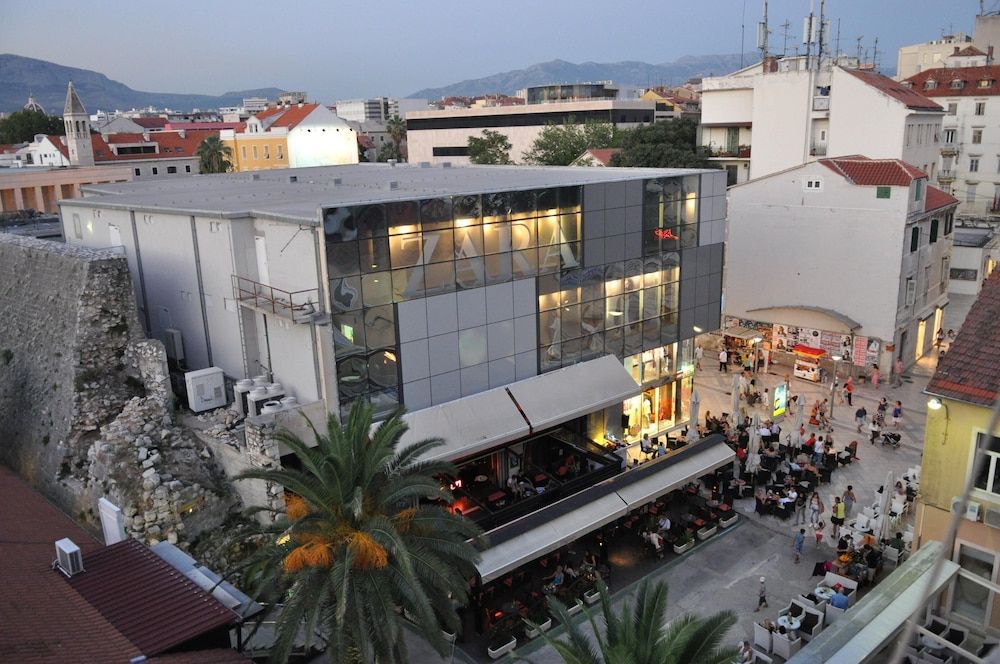 undefined Apartments Marmont 3