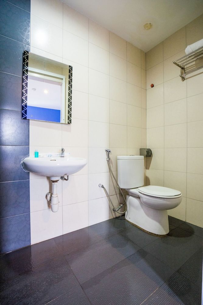 Cappuccino Hotel Deluxe Queen Room 2