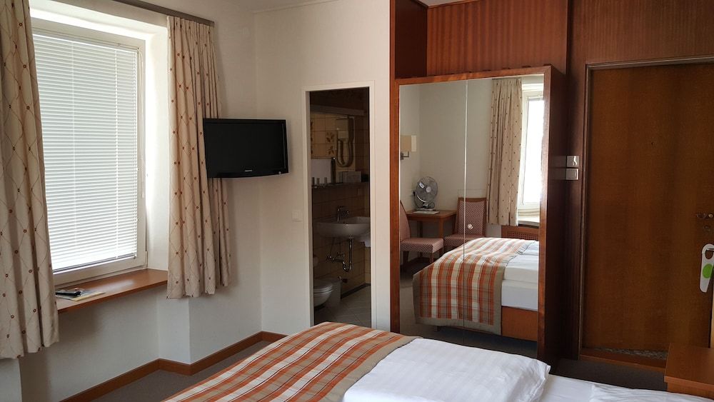 Hotel Hohenstauffen Double Room 12