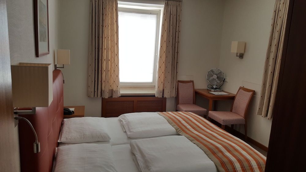 Hotel Hohenstauffen Double Room 9