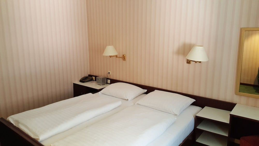 Hotel Hohenstauffen Double Room 11