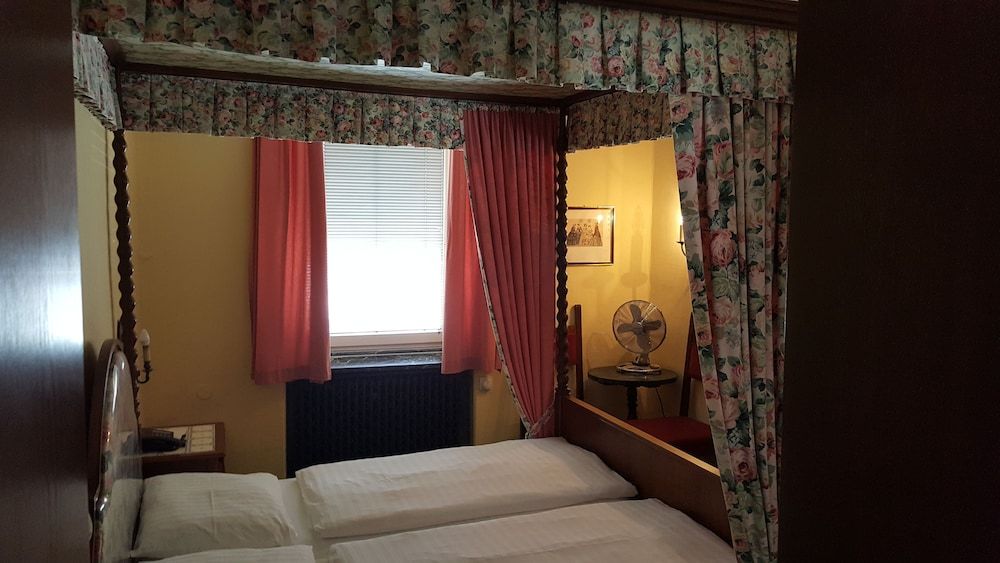 Hotel Hohenstauffen Double Room 5