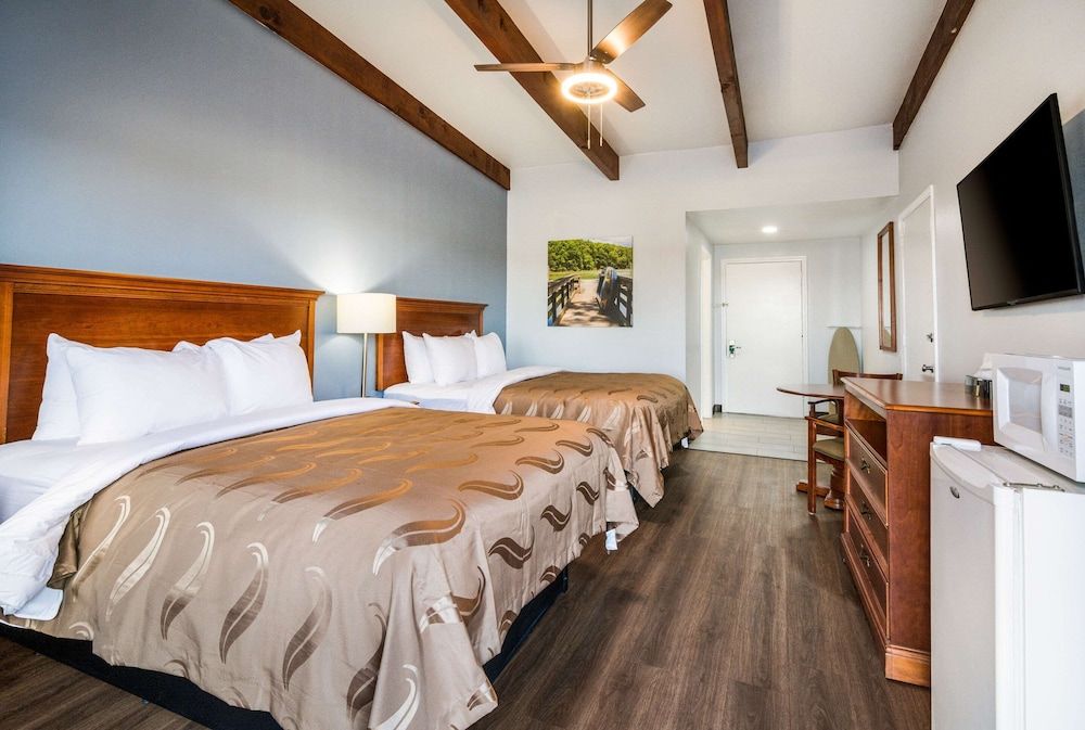 Room, 2 Queen Beds, Non Smoking, Ground Floor (Lake Front)