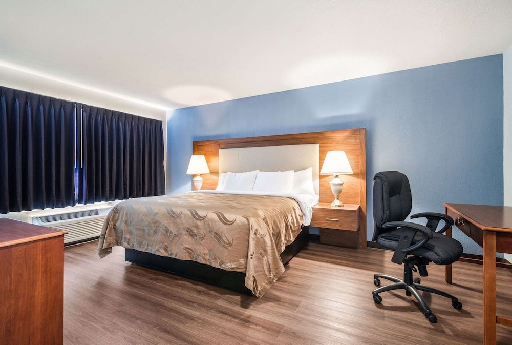 Suite, Multiple Beds, Non Smoking (Partial Lake View)