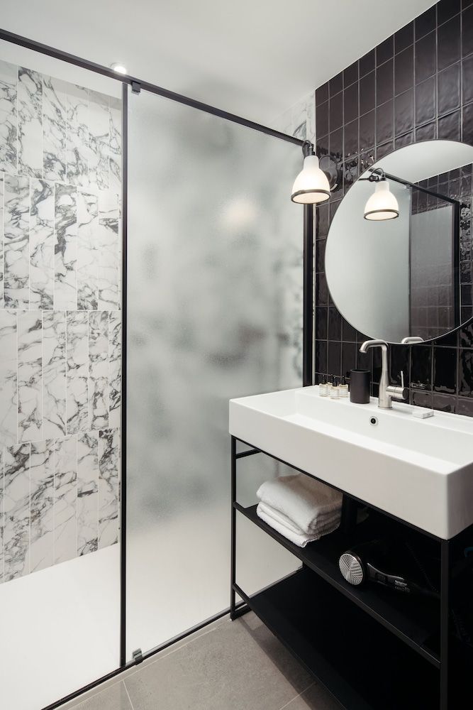 My Maison In Paris - Invalides 2-BR Deluxe Apartment Balcony Eiffel Tower view 11