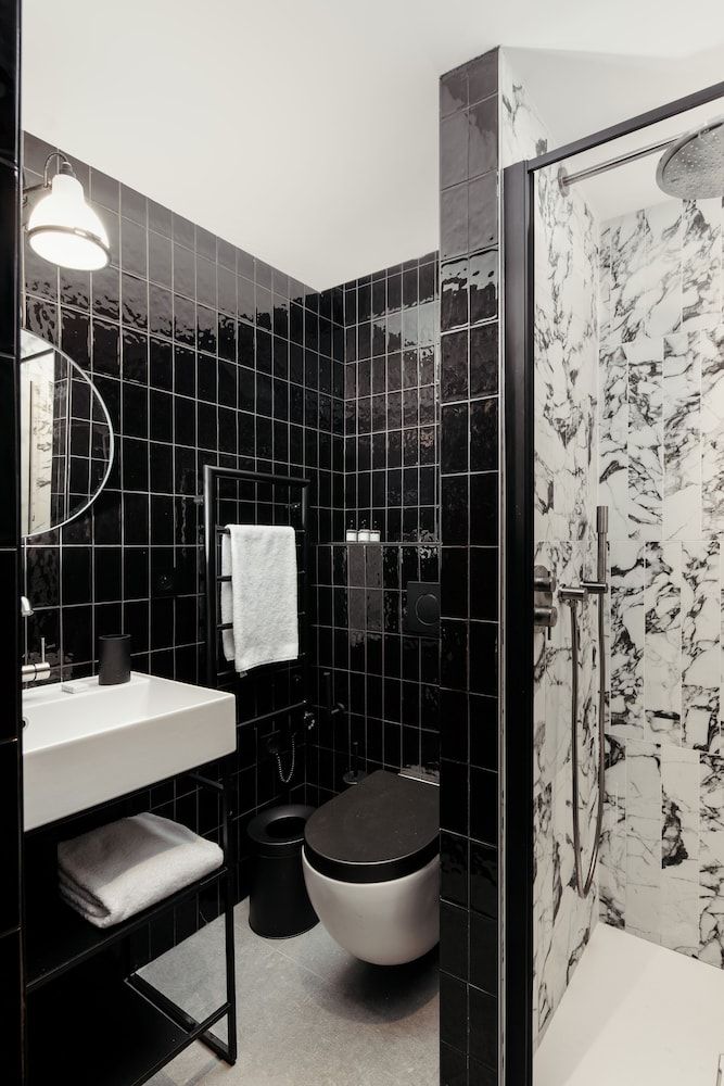 My Maison In Paris - Invalides 2-BR Deluxe Apartment Balcony Eiffel Tower view 4