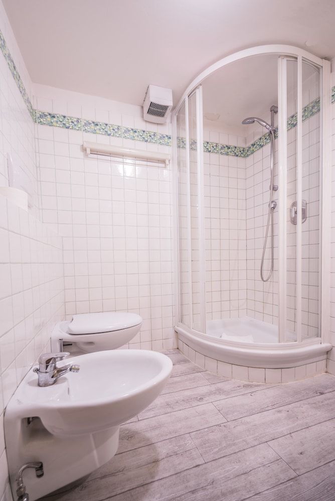 A Few Steps to The Duomo Upscale 2BD Apt Apartment, 2 Bedrooms 9