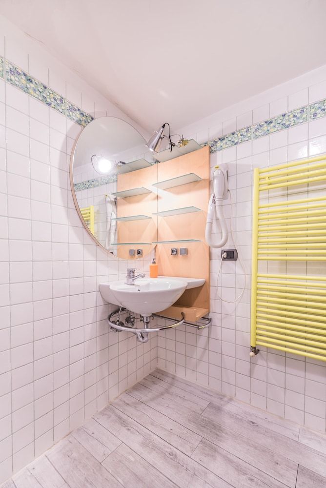 A Few Steps to The Duomo Upscale 2BD Apt Apartment, 2 Bedrooms 12