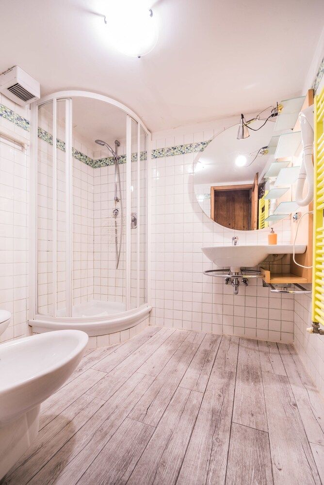 A Few Steps to The Duomo Upscale 2BD Apt Apartment, 2 Bedrooms 11