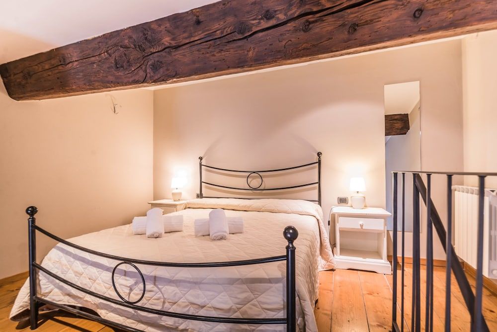 undefined A Few Steps to The Duomo Upscale 2BD Apt