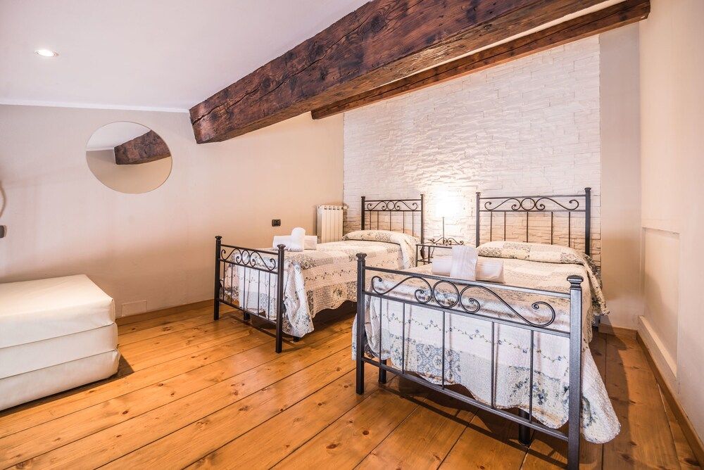 A Few Steps to The Duomo Upscale 2BD Apt Apartment, 2 Bedrooms 5