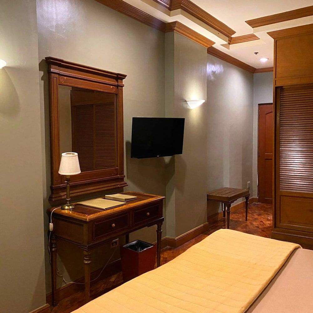 undefined Herald Suites 7