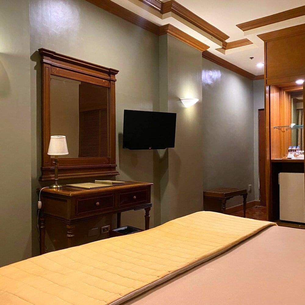 undefined Herald Suites 7