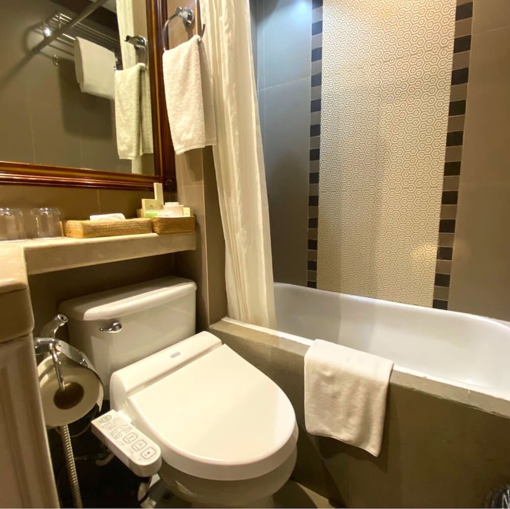 undefined Herald Suites 6