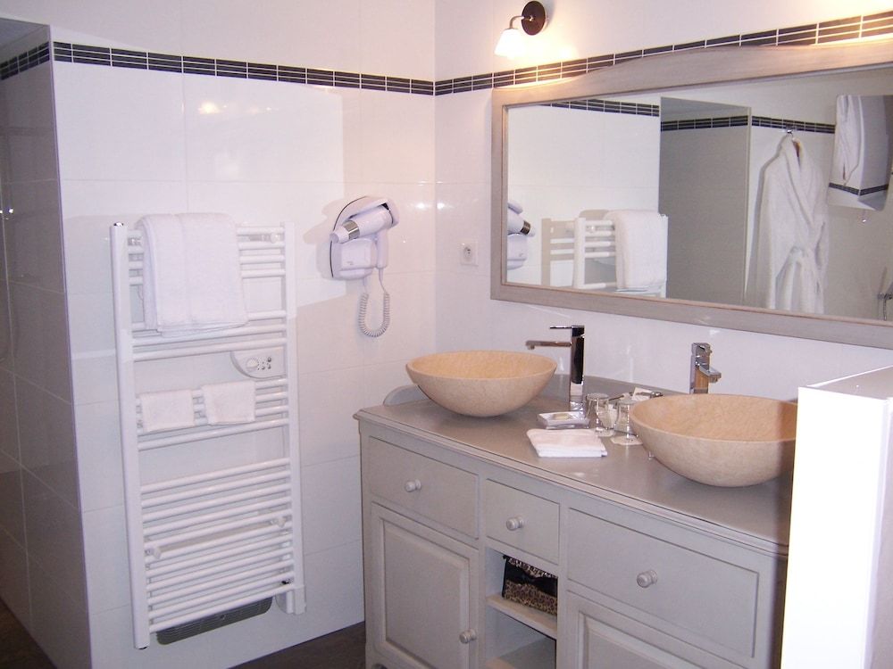 Romantic Suite, Bathtub